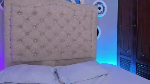 Snapshot of mollydoll_amour chatting on 04-28-26, 11:48 MollyDoll online show from 04-28-26, 11:48