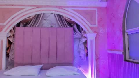 Snapshot of mollydoll_amour chatting on 05-17-26, 11:39 MollyDoll online show from 05-17-26, 11:39