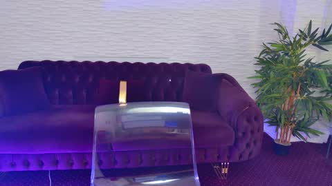 Snapshot of mollydolley chatting on 02-12-26, 09:10 Julia online show from 02-12-26, 09:10