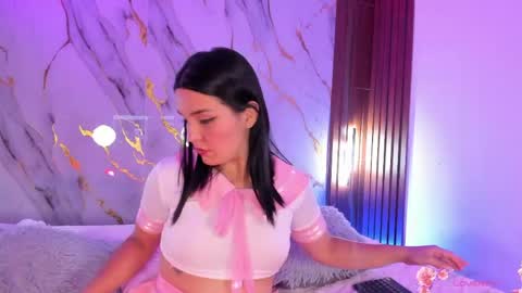Snapshot of mollylewis18 chatting on 05-17-26, 12:41 New girl Emily Valentina Michelle online show from 05-17-26, 12:41