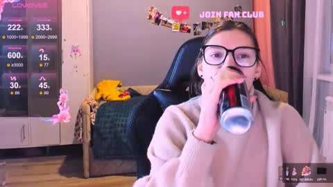  KIRA  online show from 12-18-25, 02:06