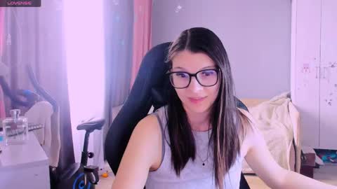  KIRA  online show from 04-20-26, 05:54