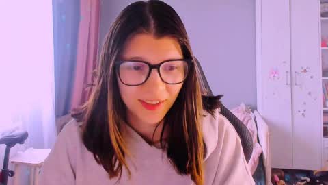  KIRA  online show from 05-25-26, 04:18