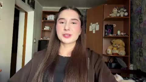 Snapshot of mollyqueen18 chatting on 06-15-26, 06:26 Molly online show from 06-15-26, 06:26