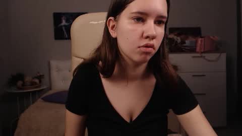 Snapshot of mollyrass chatting on 11-17-25, 10:32 Molly online show from 11-17-25, 10:32