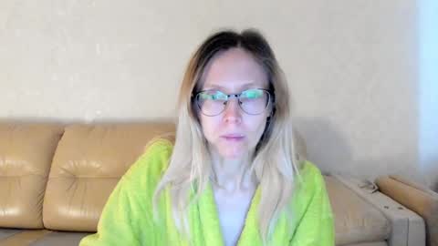 Snapshot of mollystory chatting on 02-25-25, 05:08 AngelMomm online show from 02-25-25, 05:08