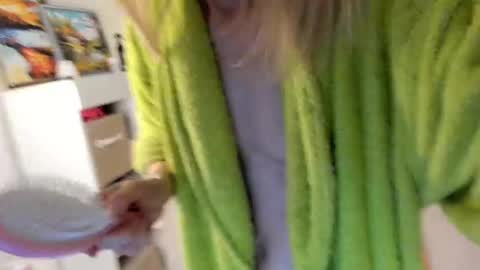 Snapshot of mollystory chatting on 02-28-25, 04:32 AngelMomm online show from 02-28-25, 04:32