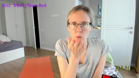 Snapshot of mollystory chatting on 04-30-26, 03:57 AngelMomm online show from 04-30-26, 03:57