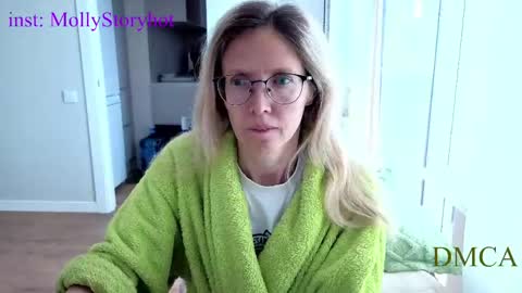 Snapshot of mollystory chatting on 05-27-26, 04:42 AngelMomm online show from 05-27-26, 04:42