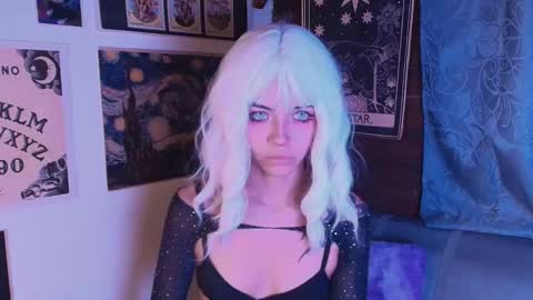 Snapshot of mollyycrystal chatting on 09-22-25, 03:30 mollyycrystal online show from 09-22-25, 03:30