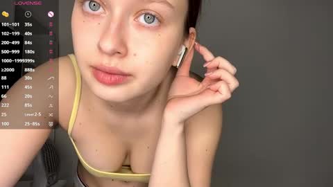Snapshot of moltenpeach chatting on 04-21-26, 02:23 Hermina online show from 04-21-26, 02:23