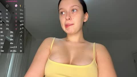 Snapshot of moltenpeach chatting on 04-22-26, 12:28 Hermina online show from 04-22-26, 12:28