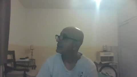 Snapshot of moment71200 chatting on 01-02-25, 08:35 moment71200 online show from 01-02-25, 08:35