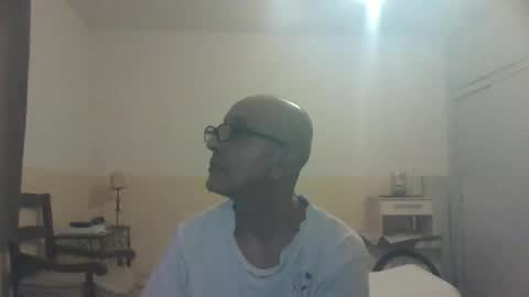 Snapshot of moment71200 chatting on 01-06-25, 06:20 moment71200 online show from 01-06-25, 06:20