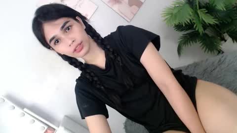 Snapshot of momi_khem019 chatting on 05-21-26, 06:20 MOMIKHEM online show from 05-21-26, 06:20
