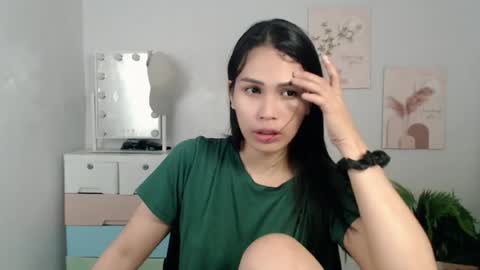 Snapshot of momi_khem019 chatting on 07-04-26, 10:32 MOMIKHEM online show from 07-04-26, 10:32