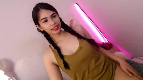 Snapshot of momi_khem019 chatting on 07-22-26, 06:16 MOMIKHEM online show from 07-22-26, 06:16