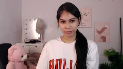 Snapshot of momi_khem019 chatting on 07-27-26, 08:21 MOMIKHEM online show from 07-27-26, 08:21