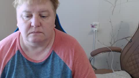 Snapshot of mommy99x chatting on 06-16-26, 07:44 Mommy99X online show from 06-16-26, 07:44