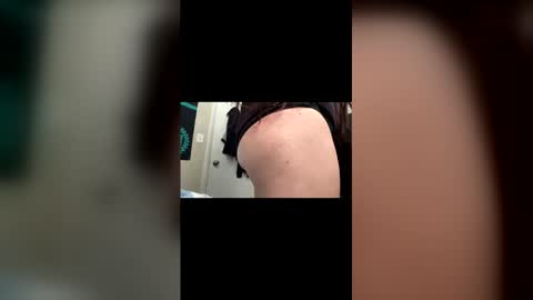 Snapshot of mommy_infinityxx chatting on 02-16-26, 06:04 mommy_infinityxx online show from 02-16-26, 06:04