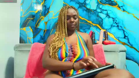Snapshot of mommywebcam chatting on 05-25-26, 12:38 DINAH online show from 05-25-26, 12:38