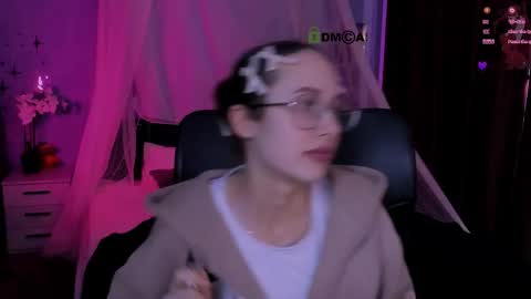 Snapshot of mona_cloud chatting on 04-21-26, 01:42 Mona online show from 04-21-26, 01:42