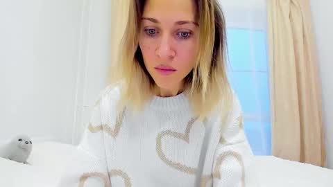 Snapshot of mona_cruz chatting on 12-02-24, 05:26 Mona online show from 12-02-24, 05:26