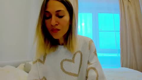 Snapshot of mona_cruz chatting on 12-11-24, 08:15 Mona online show from 12-11-24, 08:15