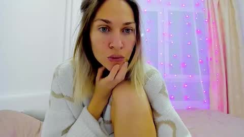 Snapshot of mona_cruz chatting on 12-14-24, 08:18 Mona online show from 12-14-24, 08:18