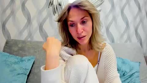 Snapshot of mona_cruz chatting on 02-17-25, 04:59 Mona online show from 02-17-25, 04:59