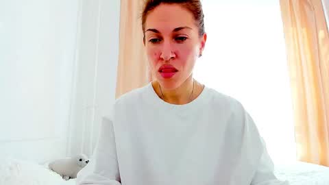 Snapshot of mona_cruz chatting on 02-26-25, 07:09 Mona online show from 02-26-25, 07:09