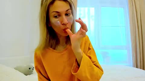 Snapshot of mona_cruz chatting on 03-03-25, 05:31 Mona online show from 03-03-25, 05:31