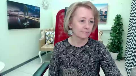 Snapshot of mona_w chatting on 04-25-26, 01:41 Mona online show from 04-25-26, 01:41