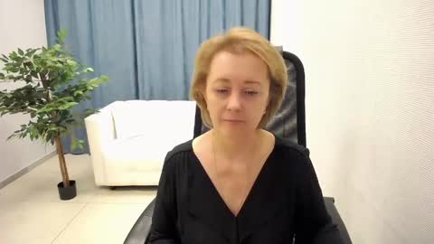 Snapshot of mona_w chatting on 05-06-26, 11:04 Mona online show from 05-06-26, 11:04