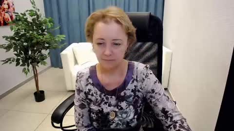 Snapshot of mona_w chatting on 06-03-26, 11:02 Mona online show from 06-03-26, 11:02