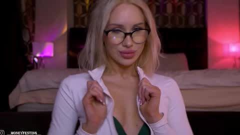 Angelina online show from 10-16-25, 12:44