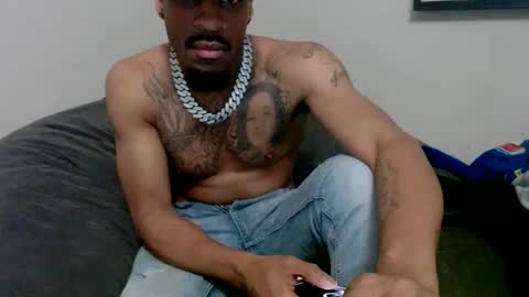 Snapshot of moneymanboy chatting on 10-06-25, 07:44 11nchmonster online show from 10-06-25, 07:44