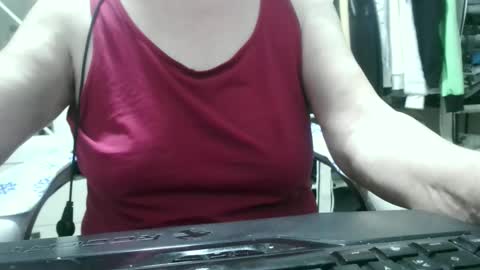 Snapshot of moni60 chatting on 11-19-25, 12:49 moni60 online show from 11-19-25, 12:49