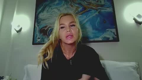 Monica online show from 10-10-25, 04:33