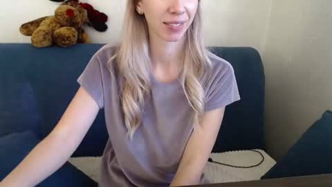 Moni online show from 10-12-25, 02:49