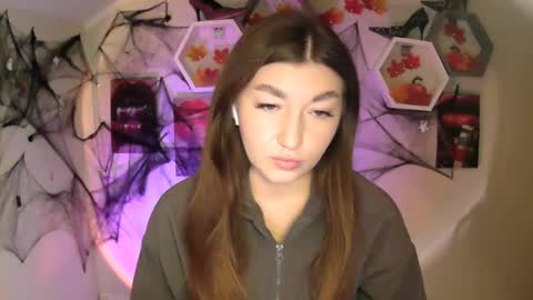 Snapshot of monica_sweets chatting on 10-06-25, 09:07 sweet girl and shine body online show from 10-06-25, 09:07