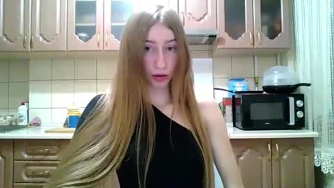 Monica online show from 03-06-26, 10:17