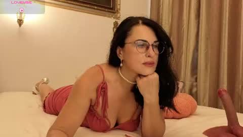 Snapshot of monicaluxxx chatting on 07-10-26, 01:25 monicaluxxx online show from 07-10-26, 01:25