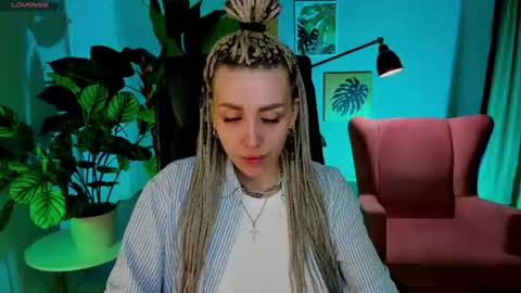 Snapshot of monicariley chatting on 06-19-26, 09:02 monicariley online show from 06-19-26, 09:02