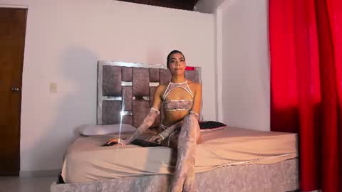 Snapshot of moniicaferrer chatting on 06-27-26, 08:36 Monica online show from 06-27-26, 08:36