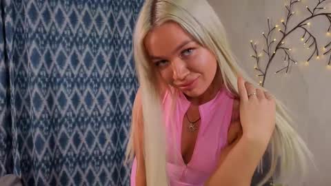 Snapshot of monika_valley chatting on 11-09-25, 02:43 Monika online show from 11-09-25, 02:43