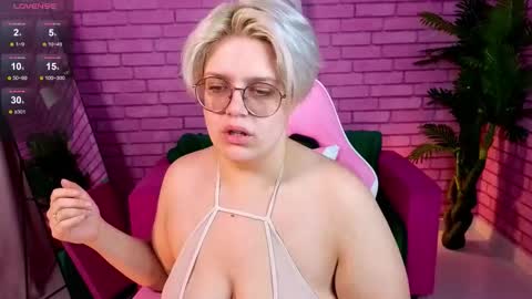 Monica online show from 10-17-25, 09:01