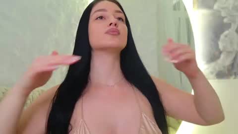 Snapshot of monique_a chatting on 07-29-26, 04:54 Ask me online show from 07-29-26, 04:54