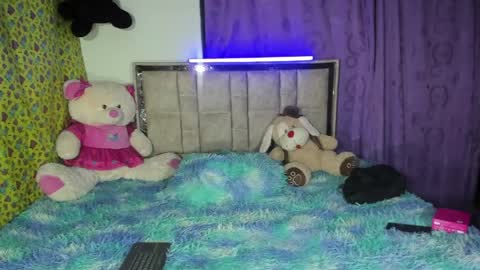 Snapshot of moniquehisk chatting on 04-16-26, 04:19 moniquehisk online show from 04-16-26, 04:19