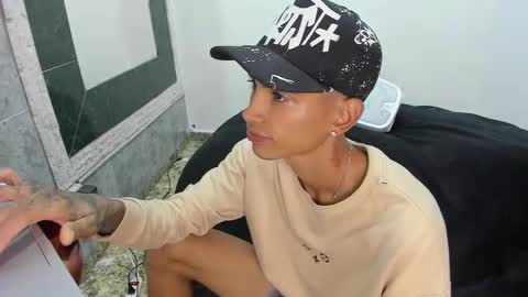 Snapshot of monkeyd_66 chatting on 02-10-25, 12:29 monkeyd_66 online show from 02-10-25, 12:29